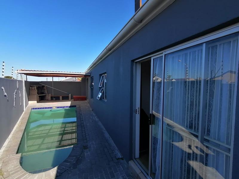 To Let 2 Bedroom Property for Rent in Pelikan Park Western Cape